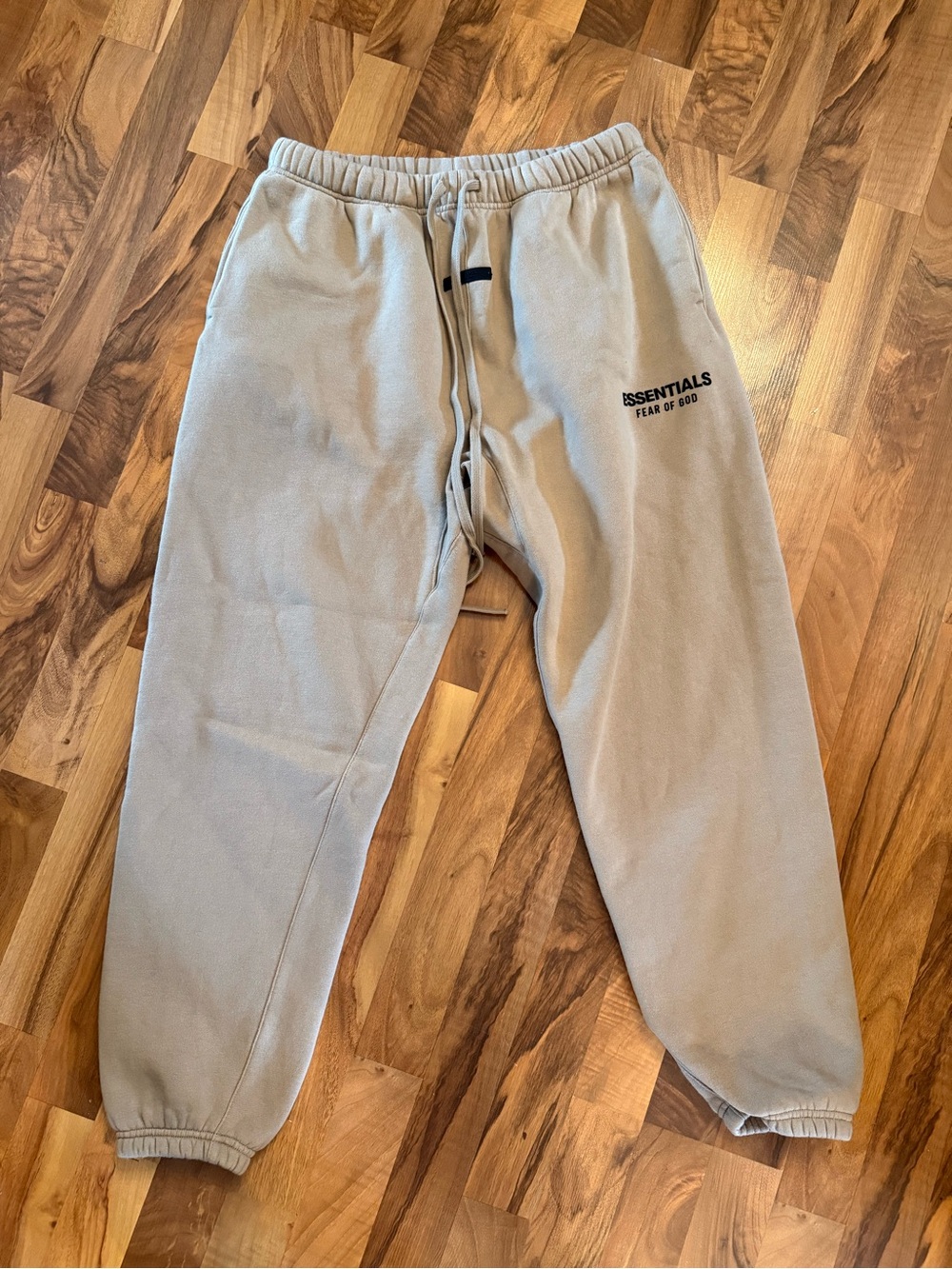 Fear of God Essentials Relaxed Fleece Sweatpants beige/tan Medium